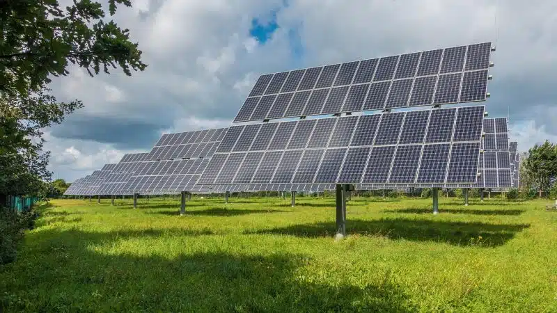 Installer un kit solaire chez soi : DIY ou intervention professionnelle ?